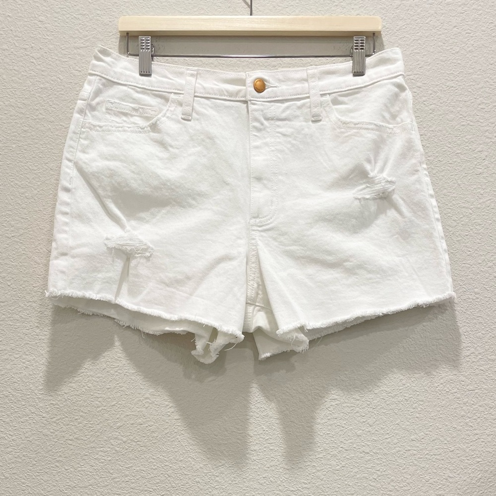 NWT! UNIVERSAL THREAD White Ripped High Rise Shorts!